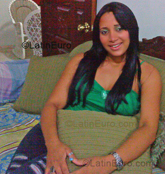 Date this georgeous Dominican Republic girl Rosa from Santo Dominigo Oeste DO2251