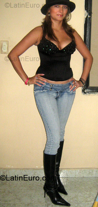 Date this delightful Colombia girl Katherine from Tulua CO1882