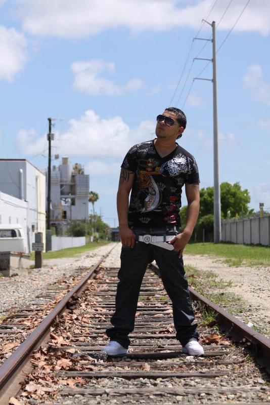 Date this hard body United States man 809 from Miami US4667