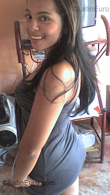 Date this stunning Colombia girl Johanna Paola from Barranquilla CO1916