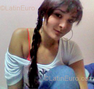 Date this lovely Colombia girl Carolina from Pereira CO1932