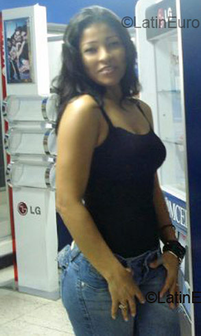 Date this nice looking Colombia girl Mercedes from Barranquilla CO1965