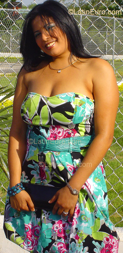 Date this gorgeous Dominican Republic girl Raquel from La Vega DO2358