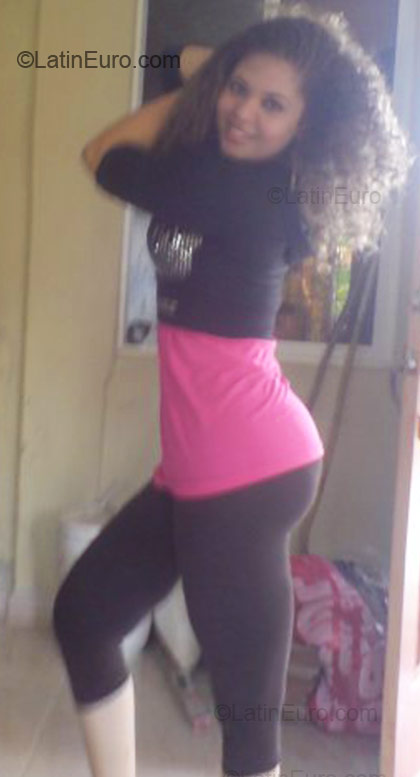 Date this funny Dominican Republic girl Camila from Santo Domingo DO2388