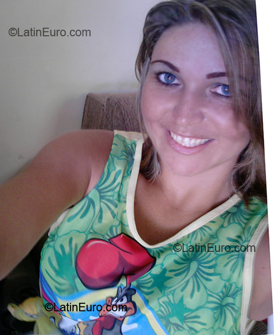 Date this good-looking Brazil girl Danielle from Vila Velha BR2052