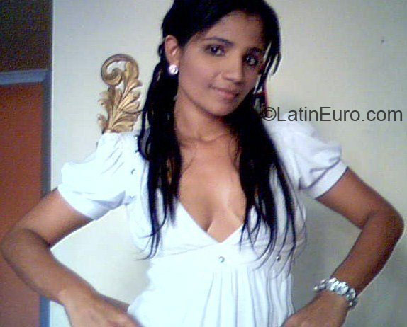 Date this happy Colombia girl Adrianachavez from Barranquilla CO2022