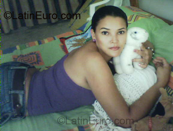 Date this attractive Colombia girl Alejajndra Maria from Bogota CO2036