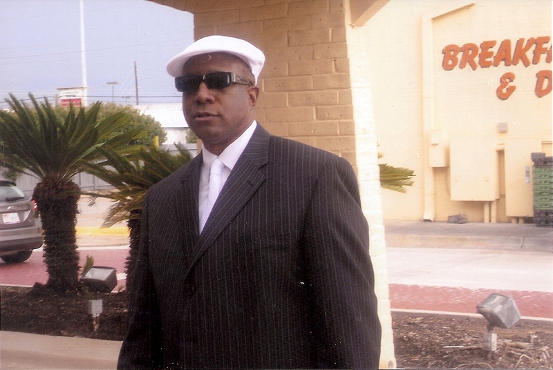 Date this athletic United States man ENGINEKNOBIE from New York US4944