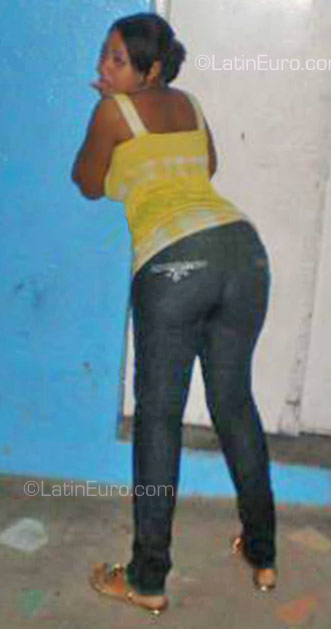 Date this hard body Dominican Republic girl Sisa13 from Santo Domingo DO2768