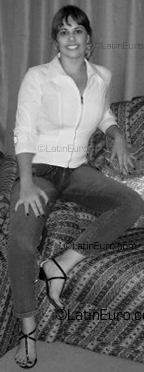 Date this charming Brazil girl Tania from Goiania BR2162