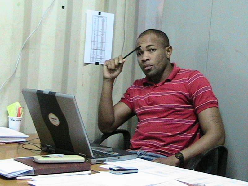 Date this athletic Angola man AC from Luanda AO4