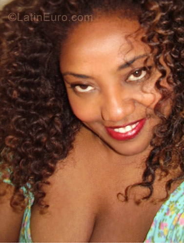 Date this stunning Brazil girl TEKABRAND from Sao Paulo BR2203