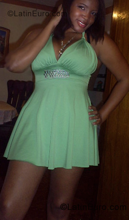Date this attractive Colombia girl Mery from  CO2712