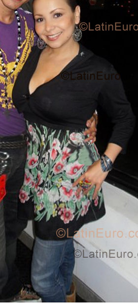 Date this attractive Colombia girl Erika Johanna from Bogota CO2732