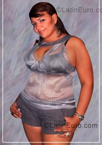 Date this nice looking Dominican Republic girl Ingrid from Santiago DO3118