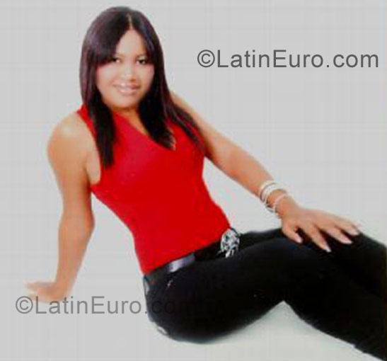 Date this lovely Dominican Republic girl Kenia from Santiago DO3155