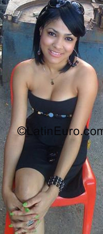Date this voluptuous Dominican Republic girl Girllanoe from Santiago DO3173