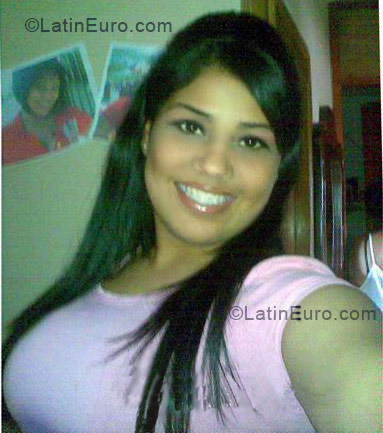 Date this lovely Dominican Republic girl Yirandi from Santo Domingo DO3282