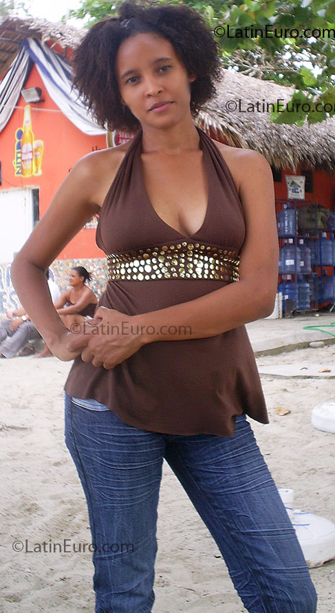 Date this gorgeous Dominican Republic girl Daynna Yanitza from Puerto Plata DO3347