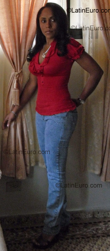 Date this hard body Dominican Republic girl Belkis from Santo Domingo Este DO3358