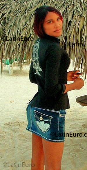 Date this athletic Dominican Republic girl Eli Esther from Santo Domingo DO3377
