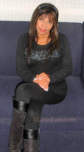 Date this happy Colombia girl Consuelo from Bogota CO2968