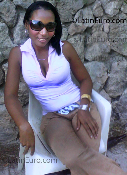 Date this cute Dominican Republic girl Welseyi from Barahona DO3395