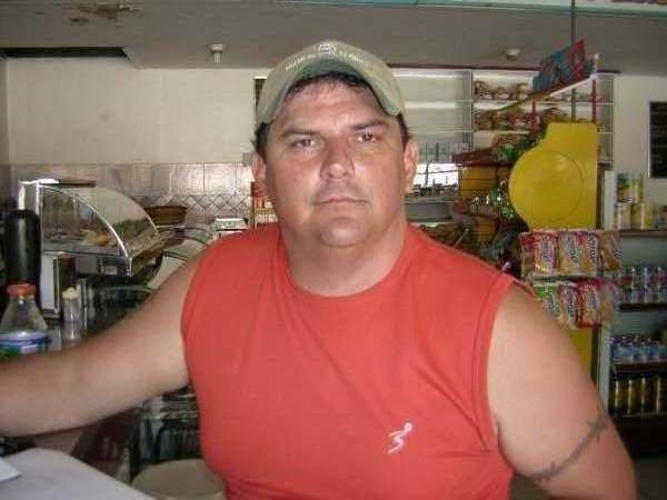 Date this happy United States man Miami from miami US5455