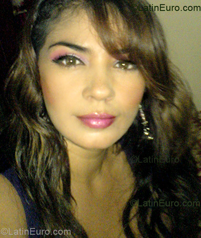 Date this athletic Colombia girl Patricia from Neiva CO3048