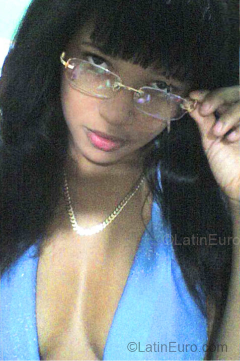Date this gorgeous Dominican Republic girl Luz Mary from Santo Domingo DO7691