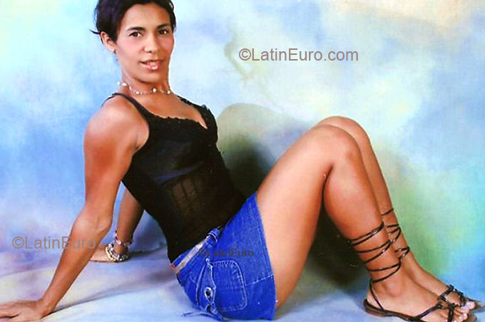 Date this beautiful Dominican Republic girl Mercedes from Santo Domingo DO3520
