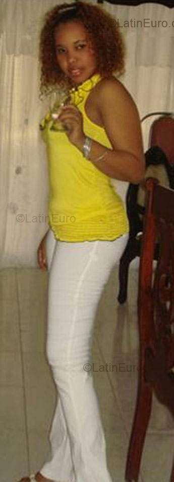 Date this fun Dominican Republic girl Dennyz from  DO3524