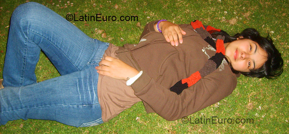 Date this happy Colombia girl Paola Alexandra from Cali CO3072