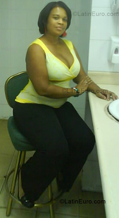 Date this young Dominican Republic girl Carolina from Santo Domingo DO3590