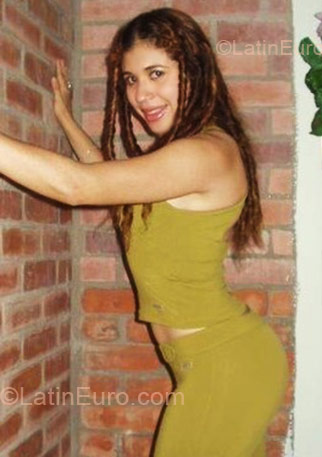 Date this young Colombia girl Mona379 from Cali CO3183