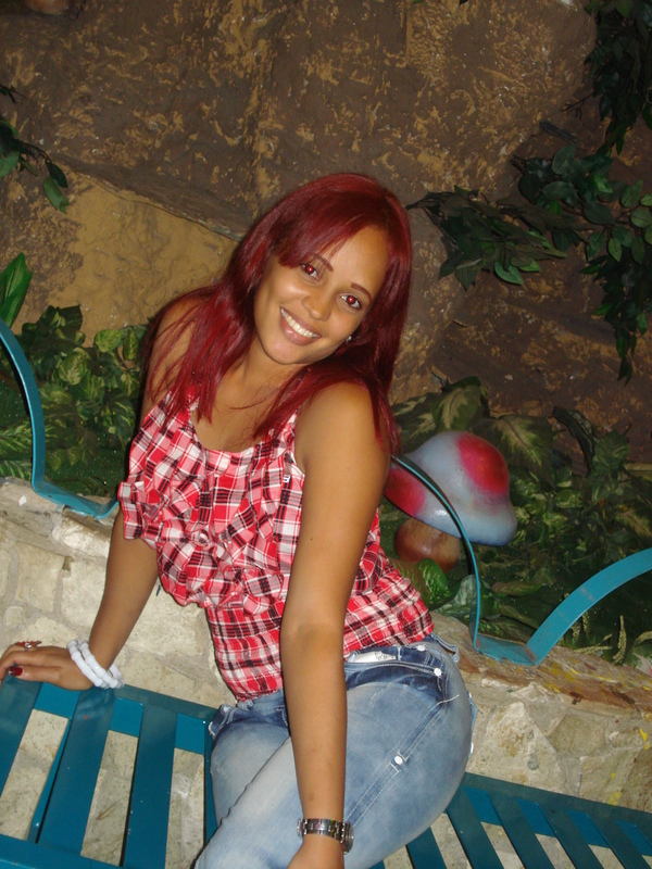 Date this happy Dominican Republic girl Leydi from Santo Domingo DO3636