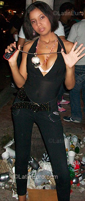 Date this sultry Dominican Republic girl Lingi from San Critobal DO3639