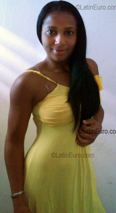 Date this gorgeous Dominican Republic girl Magdeline from Santo Domingo DO3694