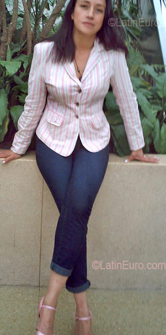 Date this sultry Colombia girl Astromelias from Bogota CO3353
