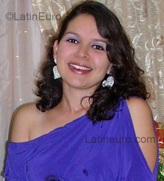 Date this hard body Colombia girl Julie26 from Popayan CO3372