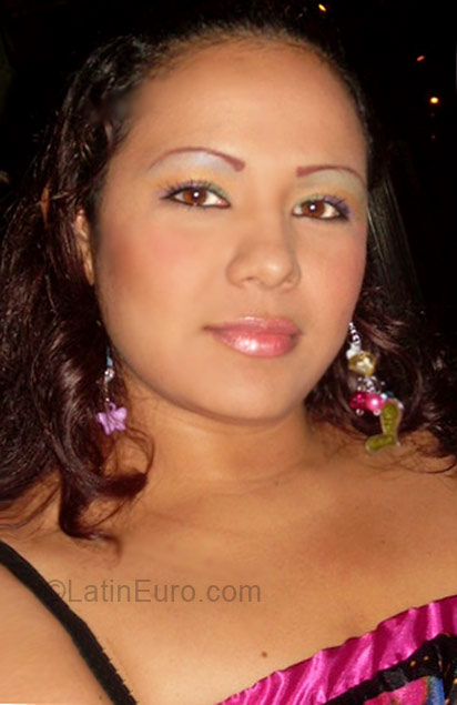 Date this exotic Colombia girl Ojitossexys1985 from Cali CO3374