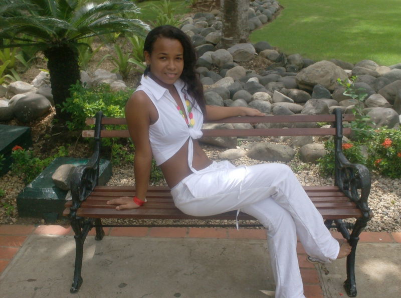 Date this nice looking Dominican Republic girl Pirufa from Santo Domingo DO3719