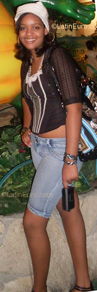 Date this sultry Dominican Republic girl Kendy from Santo Domingo DO3794