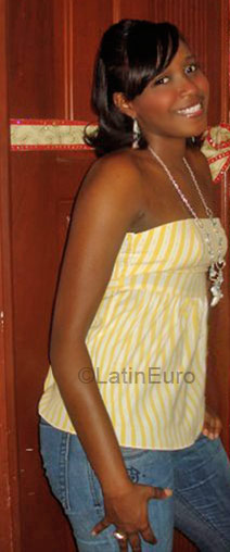 Date this delightful Dominican Republic girl Fezi from Santo Domingo WS1