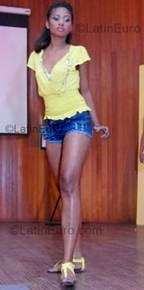 Date this gorgeous Dominican Republic girl La chinita from Santo Domingo DO3821