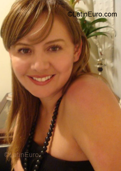Date this voluptuous Colombia girl Holly from Bogota CO3610