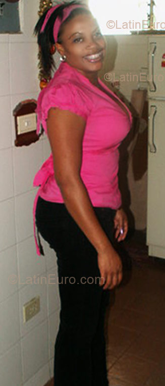 Date this charming Colombia girl Sandra from Cali CO3620