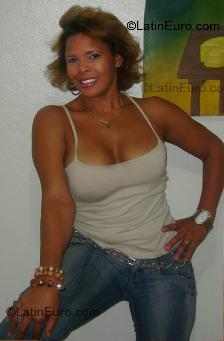 Date this tall Dominican Republic girl Elisa from Santo Domingo DO3916
