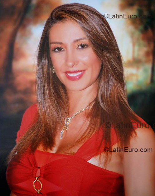 Date this foxy Colombia girl Lumaca40 from Cali CO3706