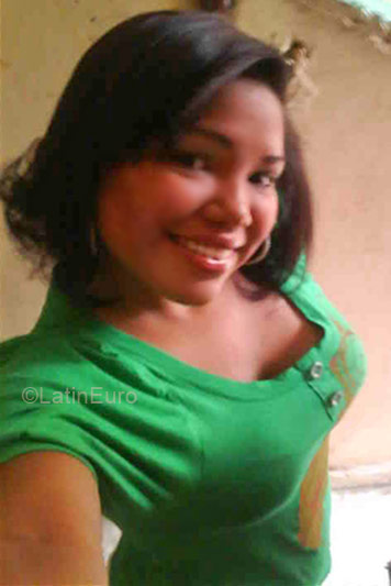 Date this foxy Dominican Republic girl Cristina from Santo Domingo DO3952